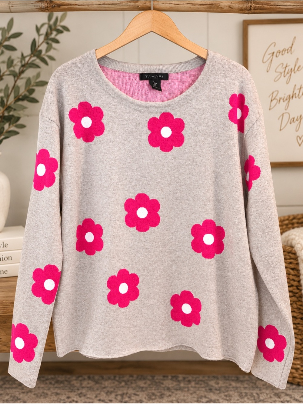 TAHARI PINK FLORAL BUTTON-BACK SWEATER | SIZE L